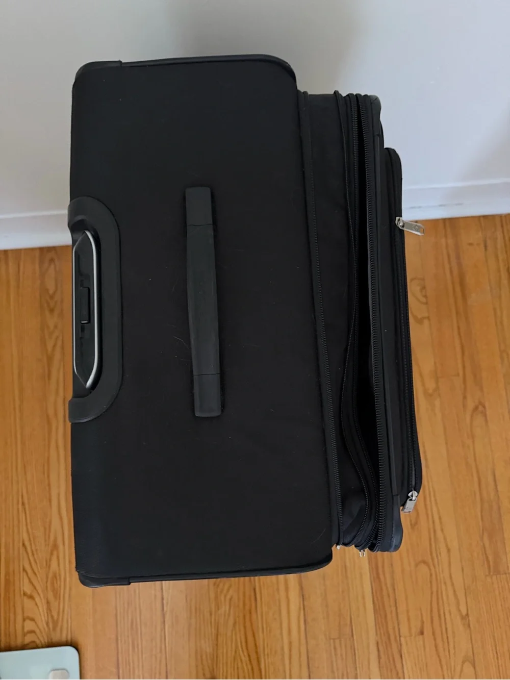 Samsonite Large Black Softside Spinner Luggage